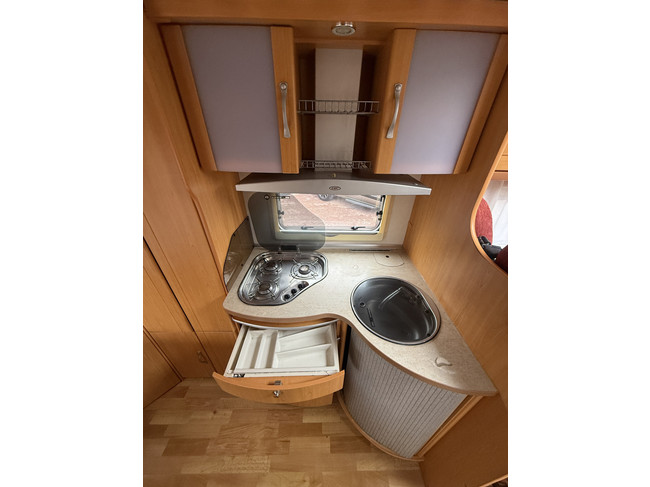 LMC Liberty ti 662 160 pk Fransbed dakairco fietsenrek luifel trekhaak achteruitrij-camera foto: 15