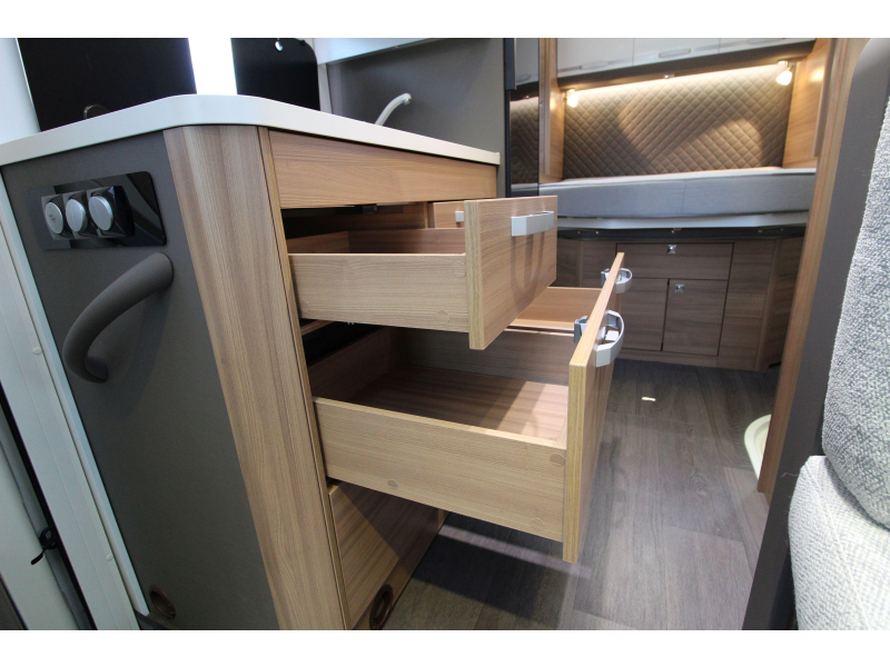 Adria Coral 600 SC Queensbed - Compacto foto: 19