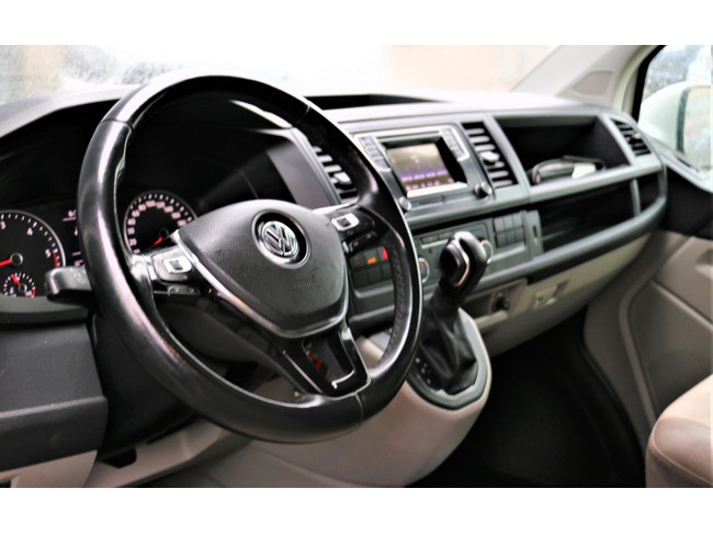 Volkswagen Transporter 2.0 tdi 150pk Aut. 4 Slaapplaatsen, Cruise, airco, Nieuw interieur, draaibare passagiersstoel, trekhaak, two tone, hor, bom vol!!! foto: 17