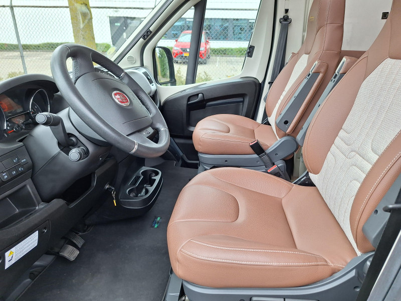 B&uuml;rstner Travel Van 620 T 9G MOD&Egrave;LE COMPACT AUTOMATIQUE photo : 13