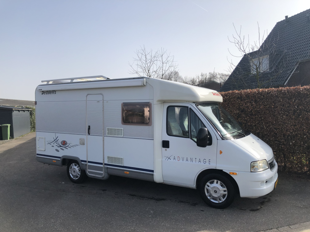 Dethleffs Esprit T5841 con cama fija