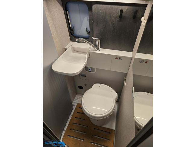 Hymer Yosemite 600 * Automaat* Lengtebedden*6-meter* foto: 22
