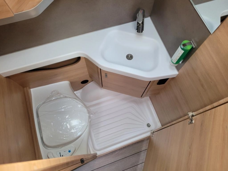 Knaus Sudwind Black Selection 460 EU Red Edition Foto: 7