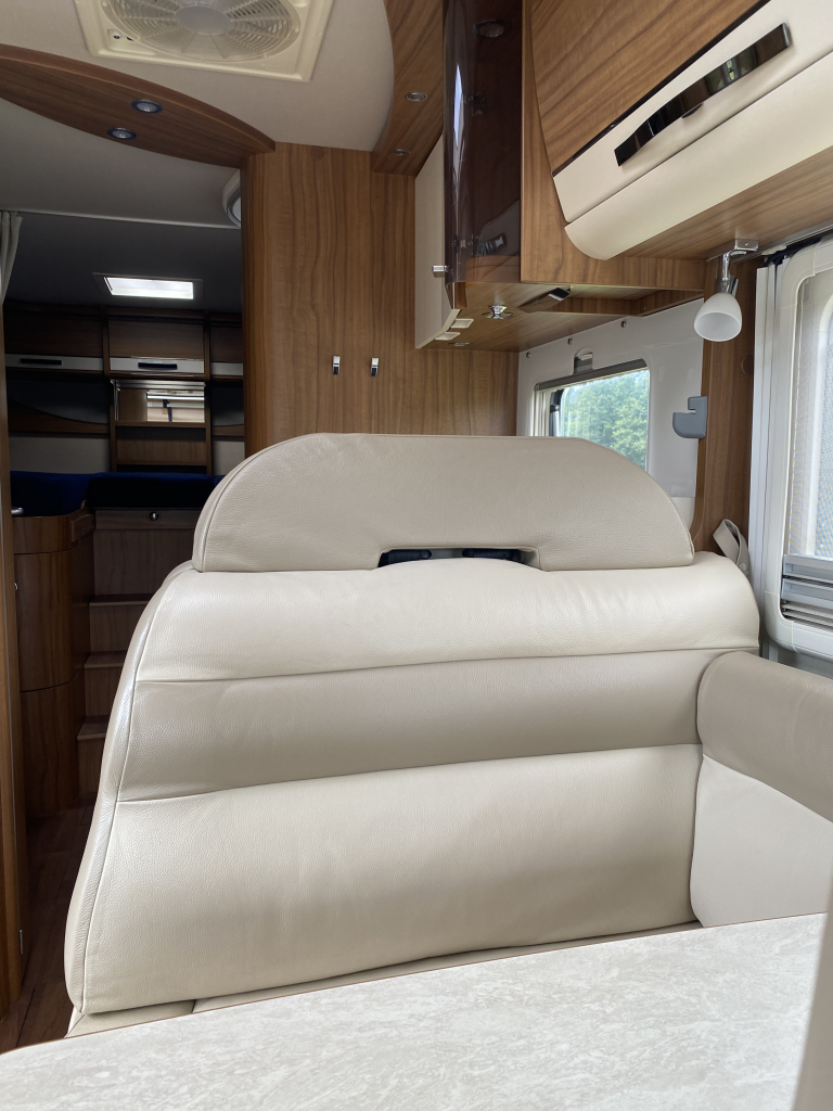 Hymer B 678 PL AUTOM&Aacute;TICO di&eacute;sel de 3 litros con 177 CV, camas longitudinales y cama abatible A&ntilde;o 2016. Centrum On the Road en Noorderringweg 4 en Marum. foto: 21