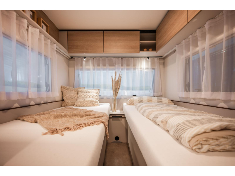 LMC Sassino 460 E modelo 2027, camas individuales foto: 5