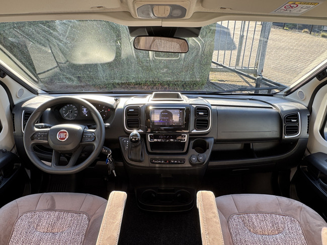 Carthago T 430 KB LE 140 pk AUTOMAAT 9-Traps Euro6 Fiat Ducato **Enkele lengtebedden/4 zitplaatsen/Luifel/32