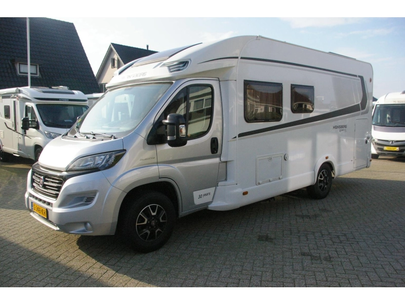 Weinsberg CaraSuite 700 ME Enkele bedden, XXL Garage  foto: 2