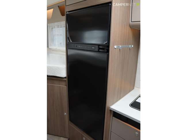 Carado T448 140pk Automaat | Pro + Pakket | Lengtebedden | Luifel | Grote garage | Hefbed | Nieuw uit voorraad leverbaar |Panoramaraam foto: 14