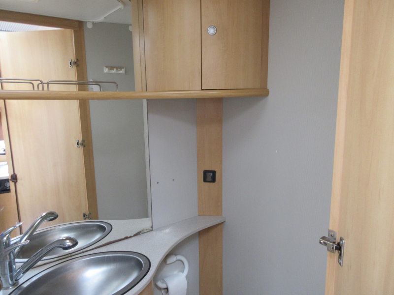 Dethleffs Camper 440 DB TRANSVERSE BED AND MOVER photo: 13