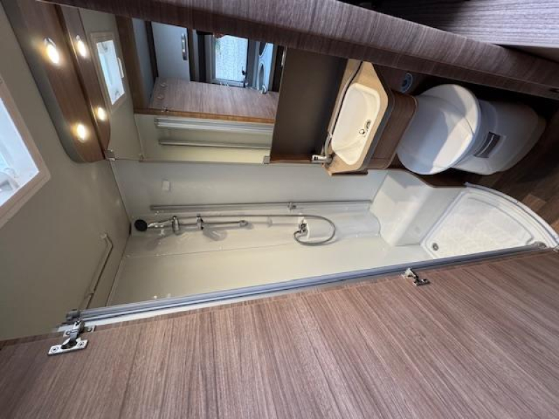 Weinsberg CaraCompact Pepper 600 MEG 160CV Aire,Sol,DUO CE272 foto: 14
