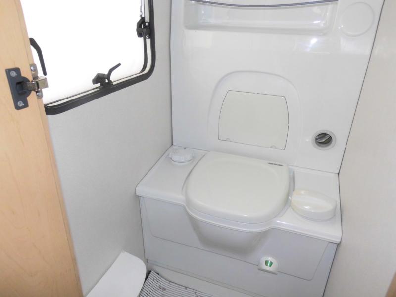 Beyerland Quartz 460 LB Nieuwe voortent en mover!  foto: 7