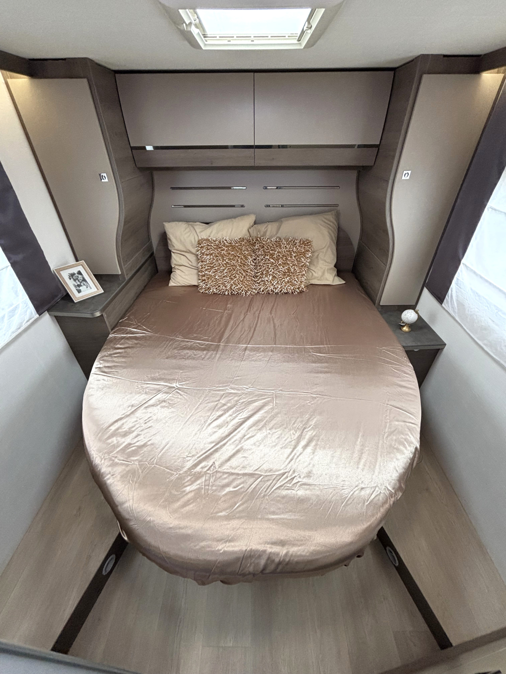 Chausson Titanium 758 EB AUTOMAAT QUEENSBED + HEFBED 170PK! foto: 2