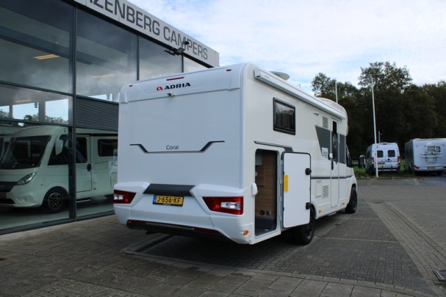 Adria Coral S 670 SC met elektrisch in hoogte verstelbaar Queensbed slechts 40801 km (65  foto: 7