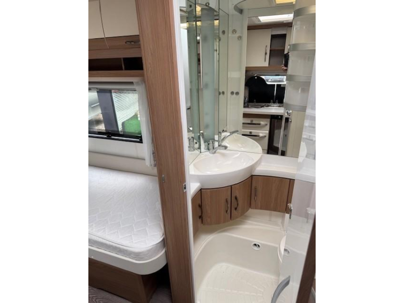 Hobby De Luxe 460 LU Enkele Bedden mover luife  foto: 15