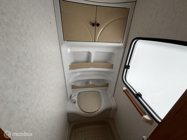 Hobby 500 KMFE STAPELBED treinzit vastbed voortent foto: 21