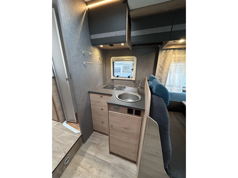 Dethleffs Just Go T 7055 EB Automaat en hefbed  foto: 14
