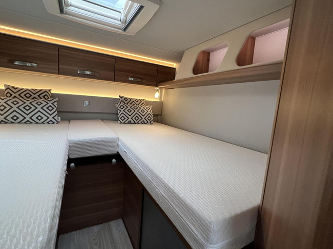 Weinsberg 600 MEG Pepper Edition 165PK Enkele Bedden Luifel Zonnepaneel Omvormer foto: 14