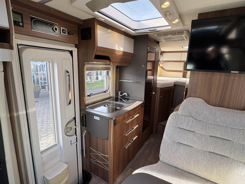 Hymer ML-T 580 - B&eacute;quilles hydrauliques - photo : 6