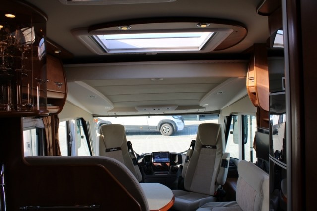Carthago Chic C Line I 5.0 1e eigenaar Fiat 3.0 liter 160 pk 4250 kg chassis enkele bedden 5 zitplaatsen (122  foto: 55