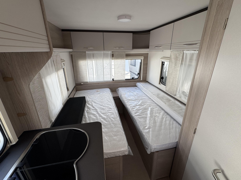 B&uuml;rstner Premio Life 480 TL Mover und Thule Markise Foto: 14
