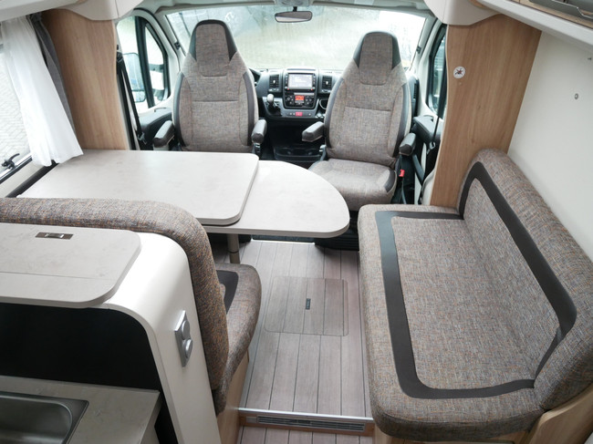 Knaus Sky TI 650 MF, Autom&aacute;tico, Cama francesa, Elevador de bicicletas foto: 7
