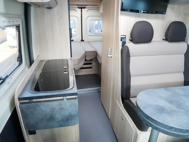 Clever 6.40 Mtr Buscamper, Maxi Chasis, Lage Lengtebedden!! foto: 10