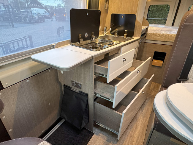 Pössl 2Win Plus 600 D-line 140 pk AUTOMAAT 9-Traps Euro6 Fiat Ducato NIEUW **Slechts 6 meter/Groot dwarsbed/4 zitplaatsen/Luifel/Apple foto: 16