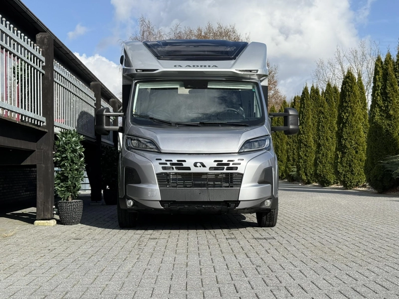 Adria Matrix Supreme 670 DL Automaat - 180PK - 44H  foto: 7