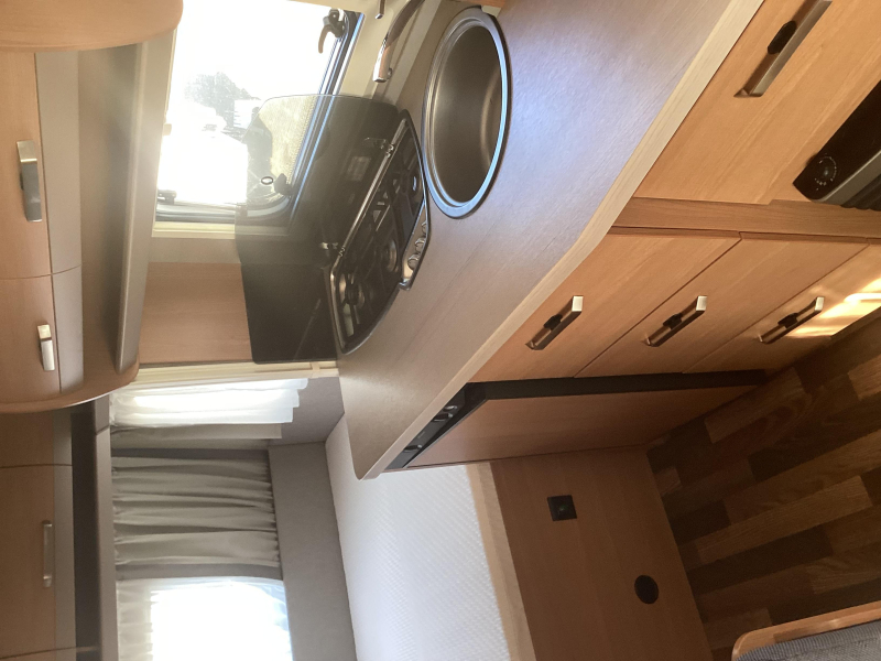 Knaus Sport 420 QD Unico luifel met voorwand  foto: 5