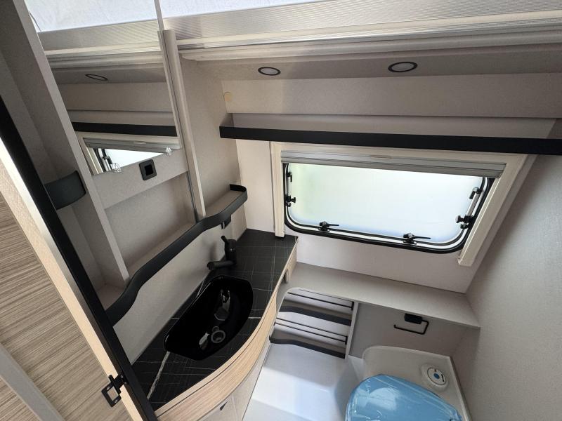 Eriba Touring 642 Harbour Blue  foto: 6