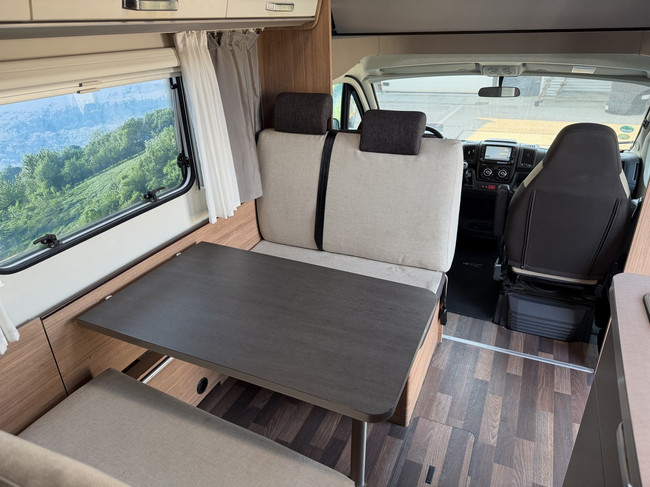 Weinsberg CARAHOME 700 DG / Stockage gratuit photo : 8