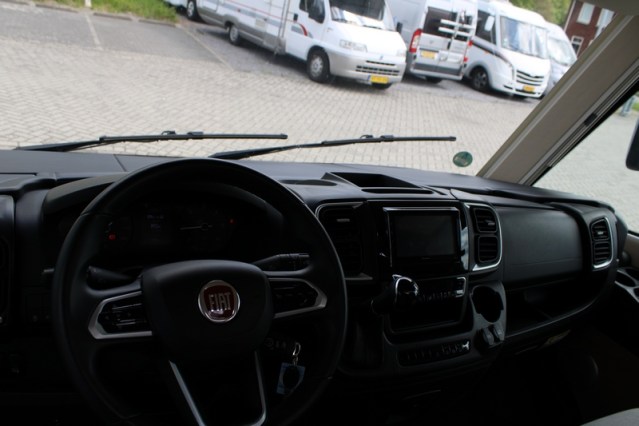 Robuuste AUTOMAAT 180 pk Malibu I 490 LE by Carthago hef-en enkele lengte bedden (124  foto: 21