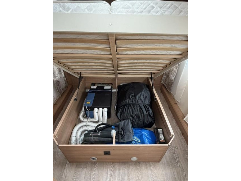 Hobby De Luxe 540 UFF Incl. Mover and Airco photo: 17