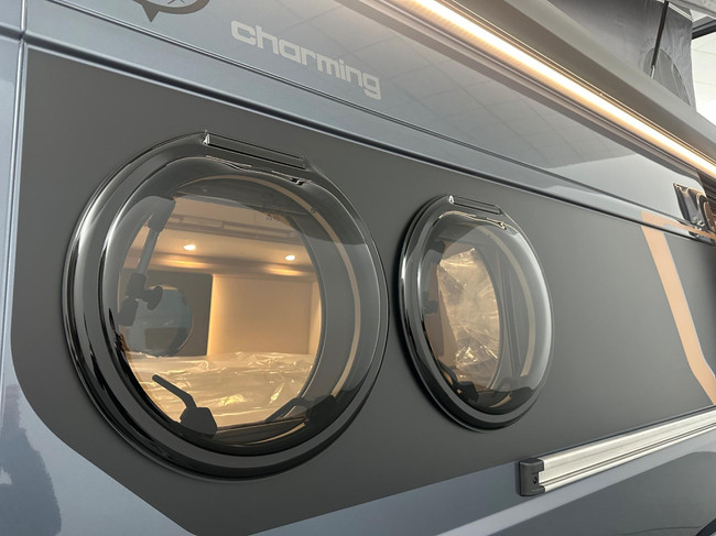 Malibu Van First Class Two Rooms 640 LE RB Charming GT Skyview photo: 21