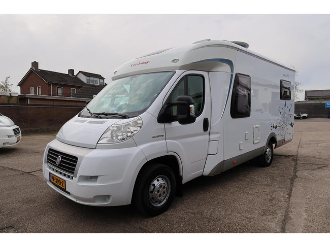 Hobby D650ESC|Enkele bedden|61766KM|Zeer netjes|2xAirco !