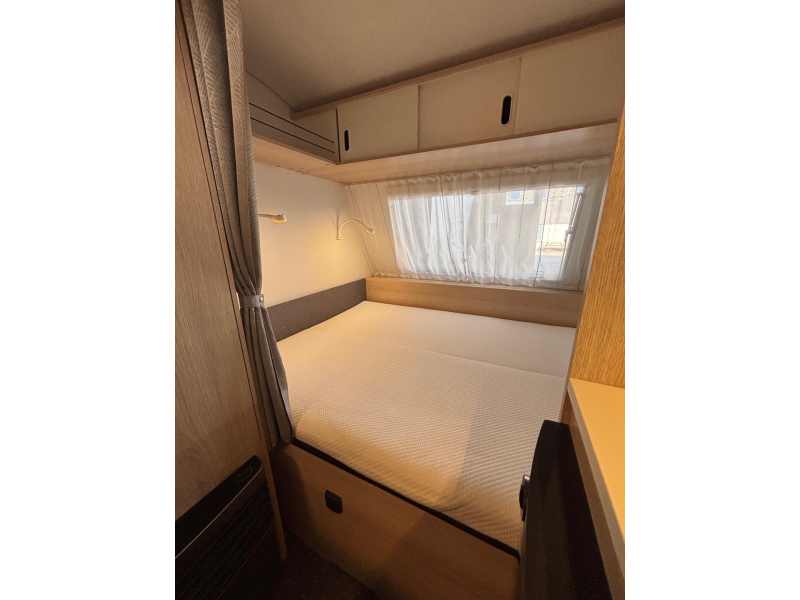 Adria Aviva 400 PS luifel, dwarsbed, 1100kg 