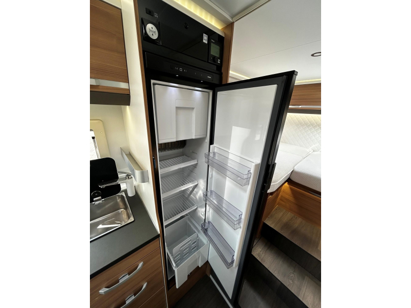 Adria Matrix Axess 600 SL Camas longitudinales - Cama abatible foto: 12