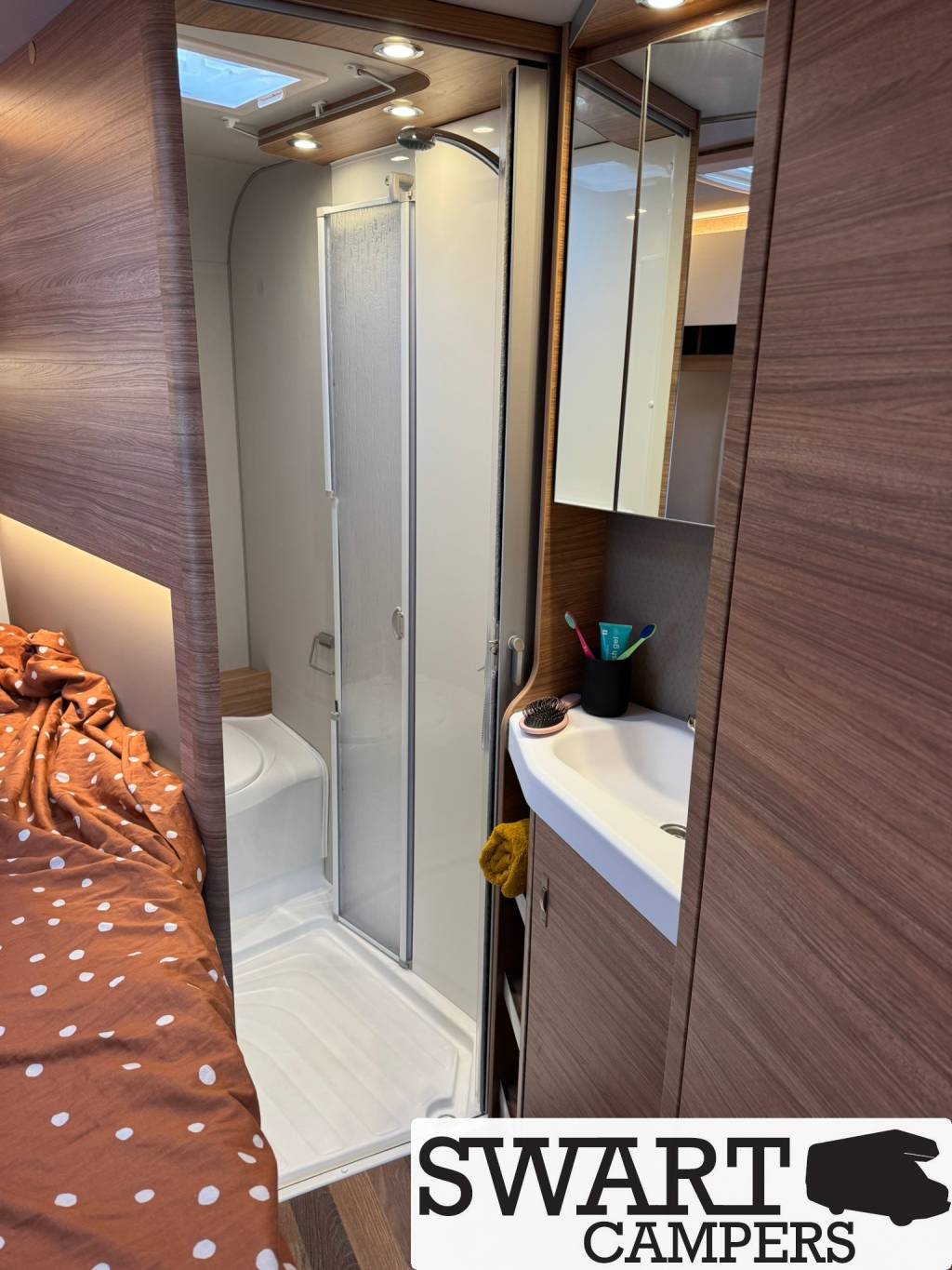 Weinsberg CaraCompact 600 MF Edition [pepper], French bed 140 hp Manual photo: 17