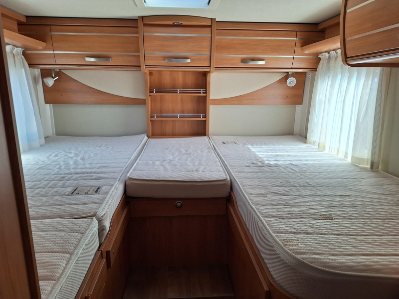 Hymer Tramp 704 SL 2 APARTE BEDDEN-180PK  foto: 2