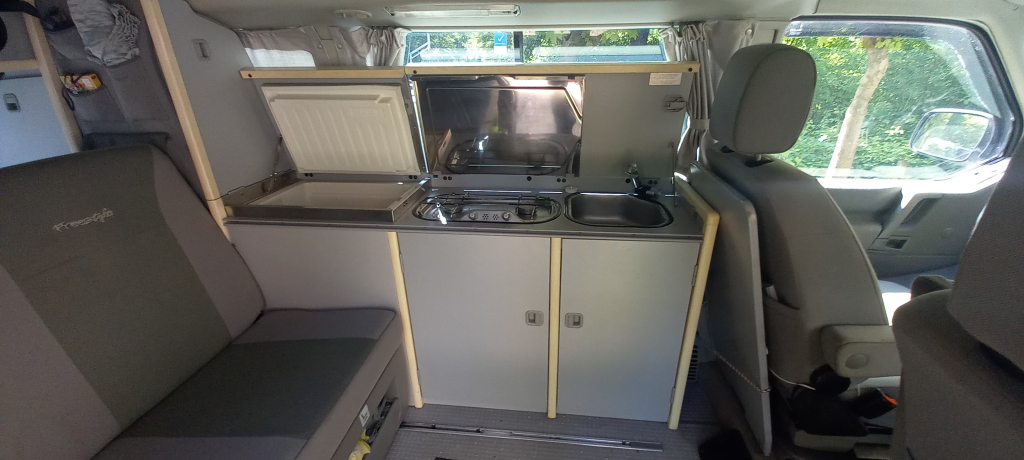 VOLKSWAGEN Westfalia Camper photo: 4