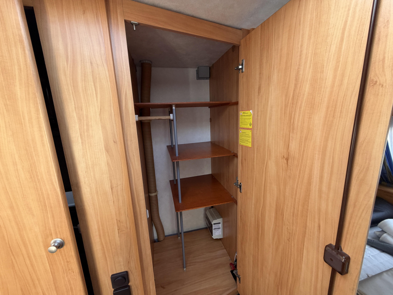 Adria Adora 462 UB 1300 KG+Voortent+luifel  foto: 10