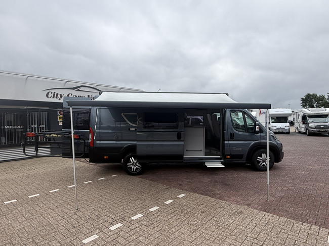 Karmann davis 620 9 traps automaat buscamper 141 pk euro 6 lengte bedden luifel hordeur uitzwenkbare fietsendrager zonnepanneel