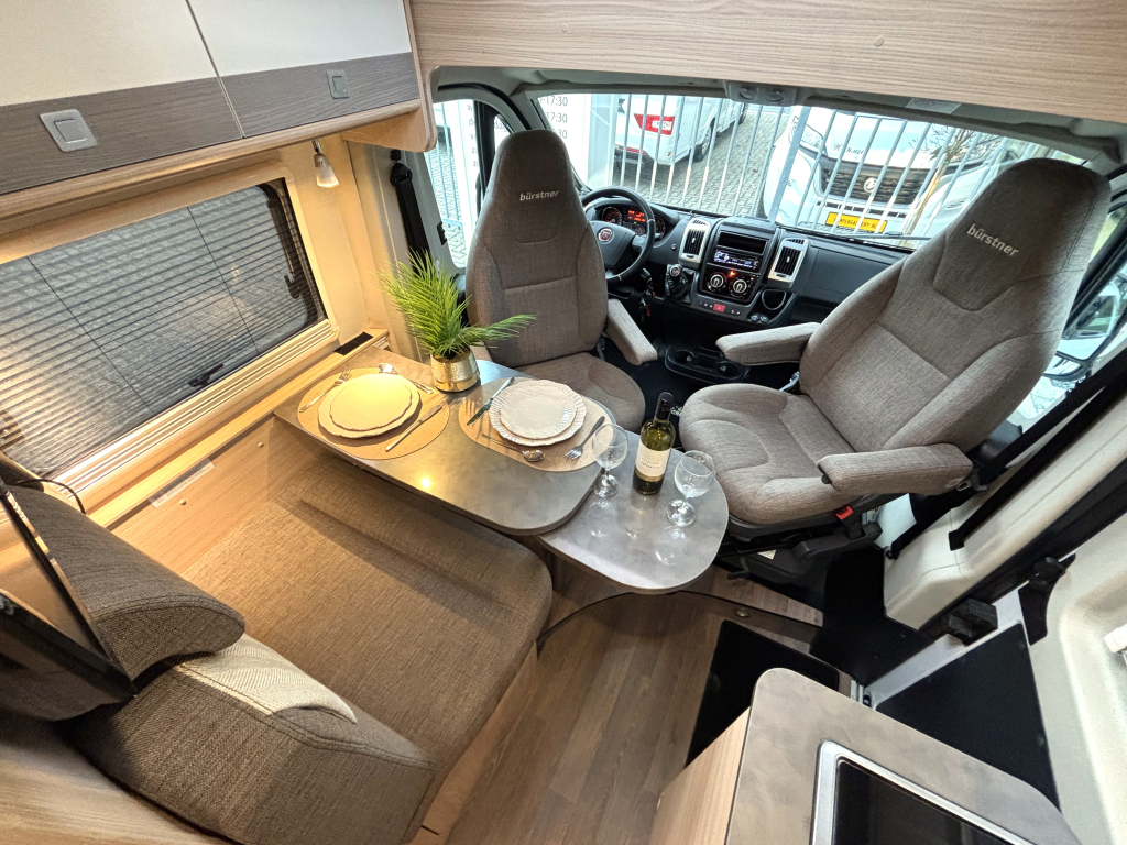Bürstner City Car 540 DWARSBED 5.40M COMPACT! TREKHAAK EURO6 foto: 1