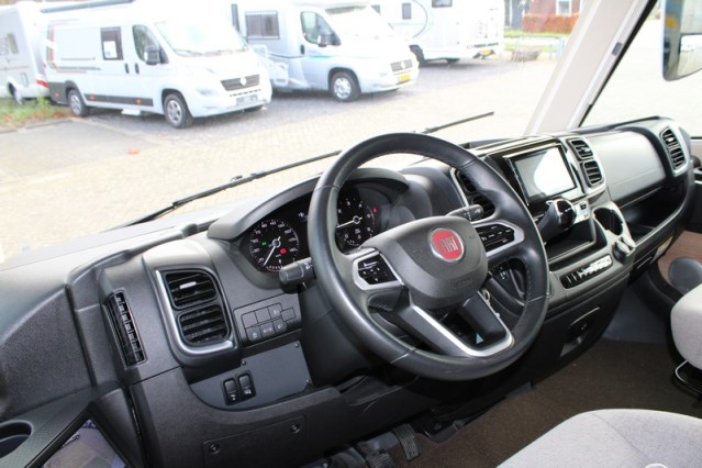 Robusta Carthago Integral Malibu I 460 LE Fiat AUTOM&Aacute;TICA 180 CV camas individuales y cama abatible ( 118 foto: 7