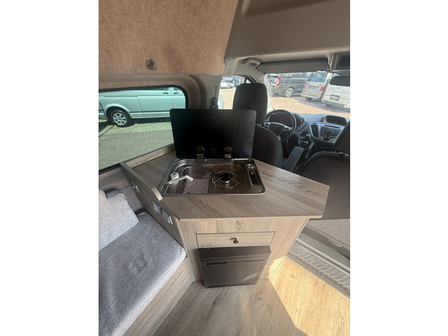 Ford transit buscamper professioneel omgebouwd hefdak airco cruise ctr 2 slaapplaatsen luifel thule trekhaak apk t/m 30-09-2027 foto: 13