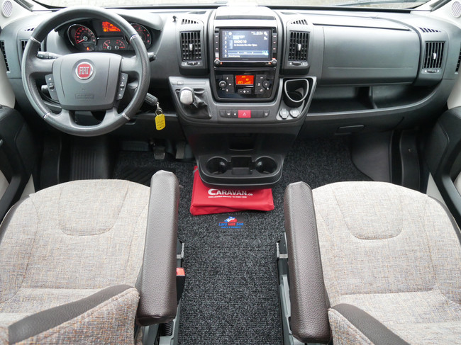 Knaus Sky TI 650 MF, Autom&aacute;tico, Cama francesa, Elevador de bicicletas foto: 3