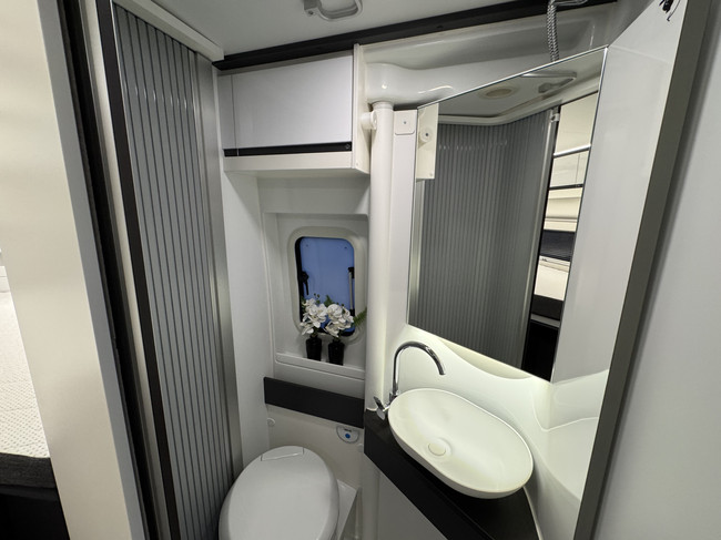 Adria Twin Supreme 640 SLB 140 pk AUTOMAAT 9-Traps Euro6 Fiat Ducato 8 **Enkele lengtebedden/4 zitplaatsen/Luifel/Trekhaak/Enduro Fiet foto: 23