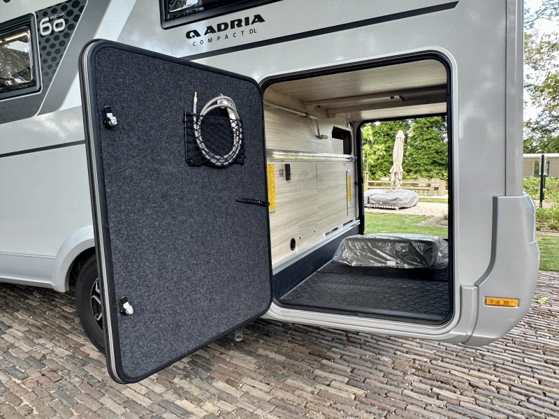 Adria Compact DL 60 Years Selection | zeer compleet!  foto: 20