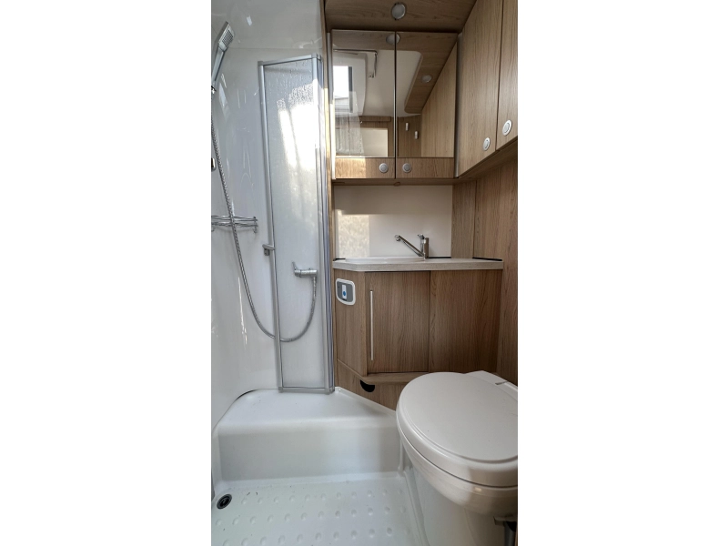 LMC Cruiser V 646 G 70jr Jubileum-Autom-NAVI  foto: 21