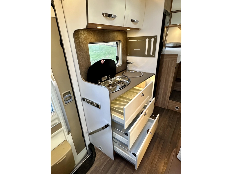 Bürstner Lyseo M Harmony Line 690 G | Mercedes | automaat  foto: 12